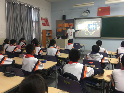 王琦同学在作报告